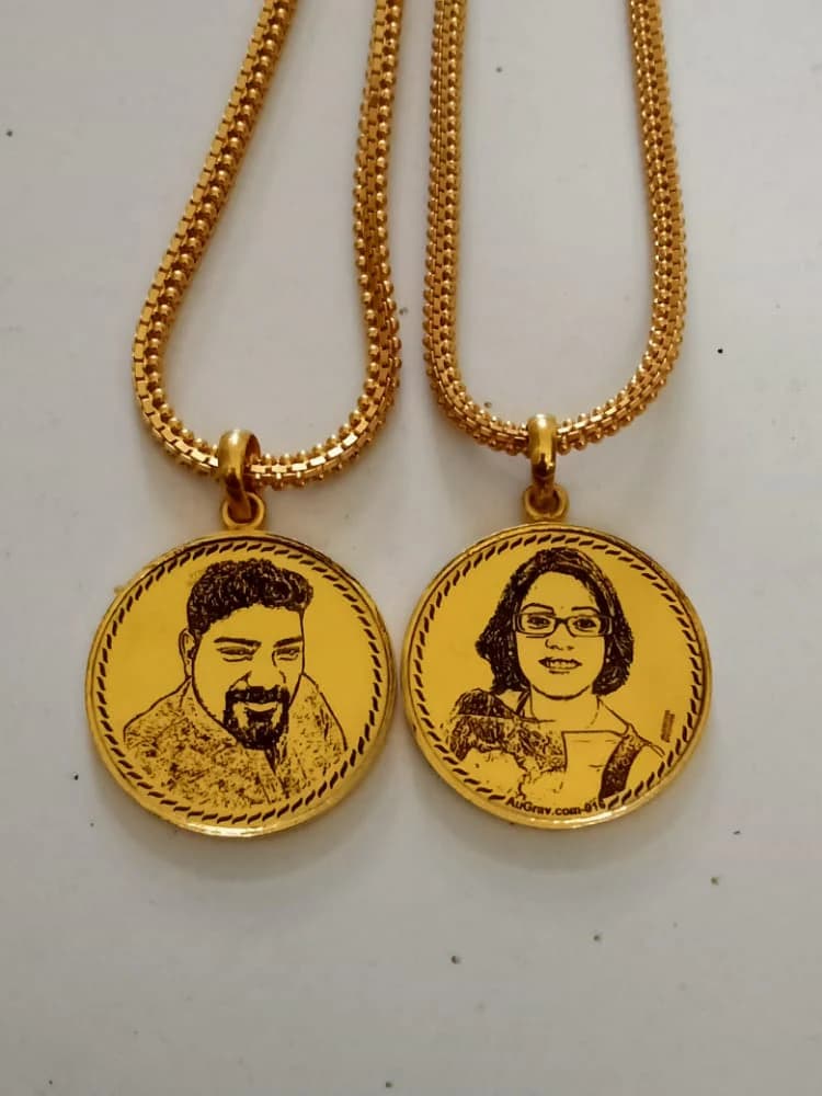 Two gold pendants bearing portraits